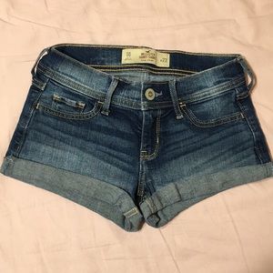 hollister short-short low rise shorts